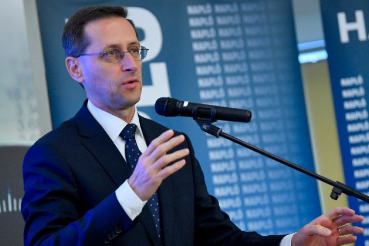 Varga Mihály: a kamatstopnak köszönhetően 30 milliárd forint marad a magyar családoknál